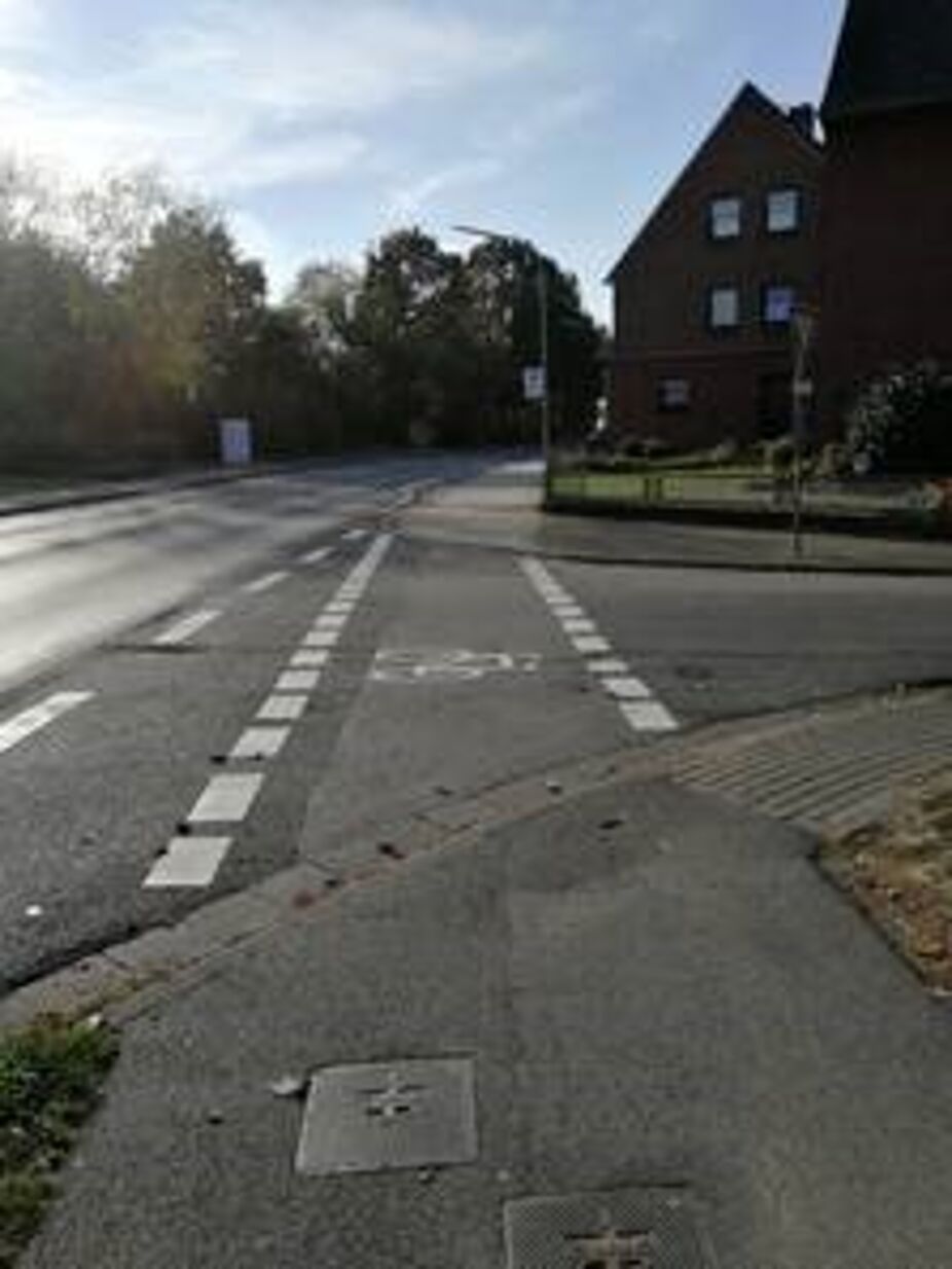 Fahrradweg über die Straße „Am Mühlenbach“ Fahrradweg über die Straße „Am Mühlenbach“