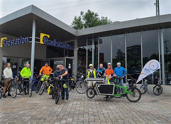 Radstation mit 666 Stellplätzen am Hauptbahnhof in Mönchengladbach. 