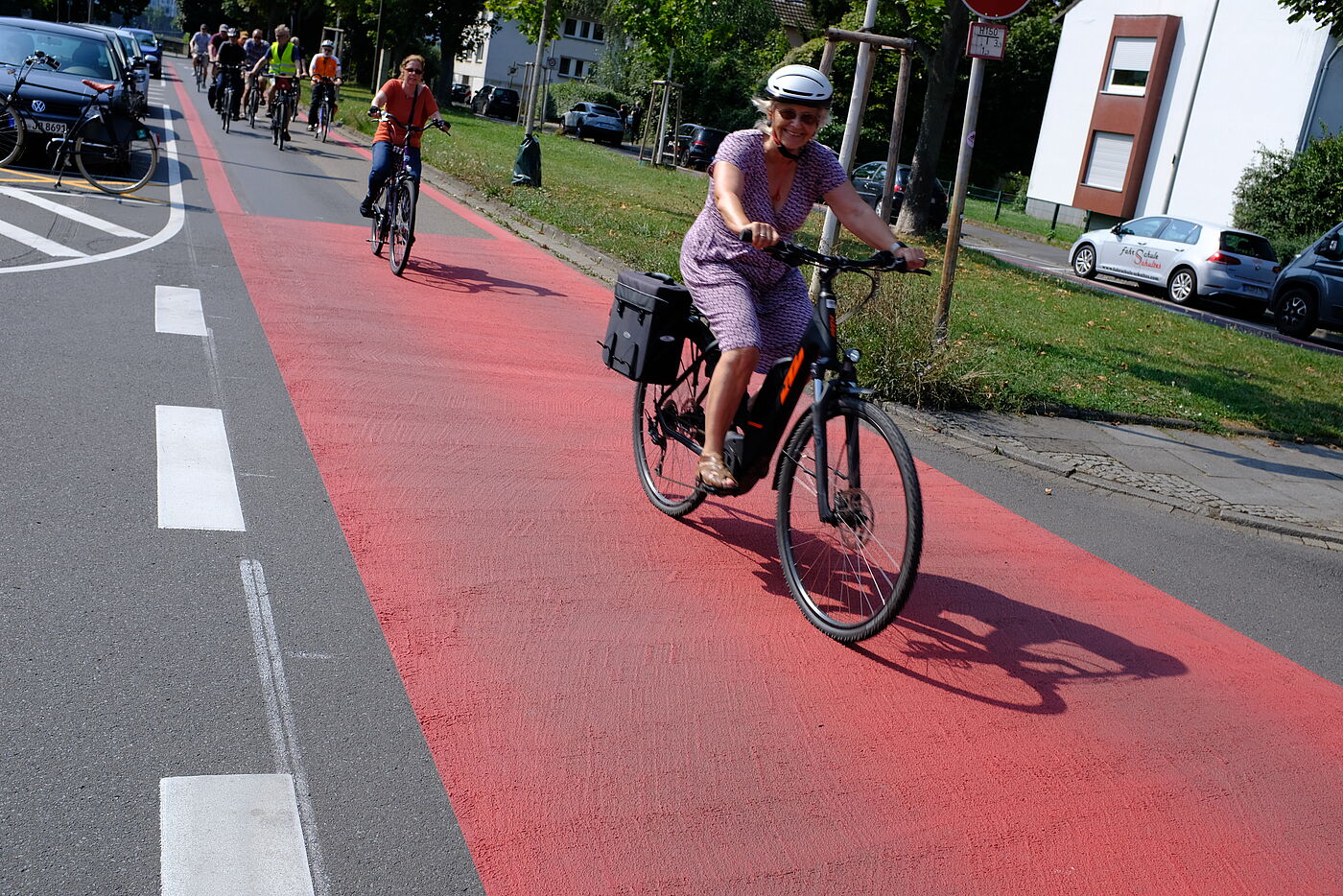 2024-08-Exkursion_Bonn_-_ADFC_NRW__72 Auf einer gut umgesetzten Fahrradstraße wie dieser kann man sicher und komfortabel Rad fahren.