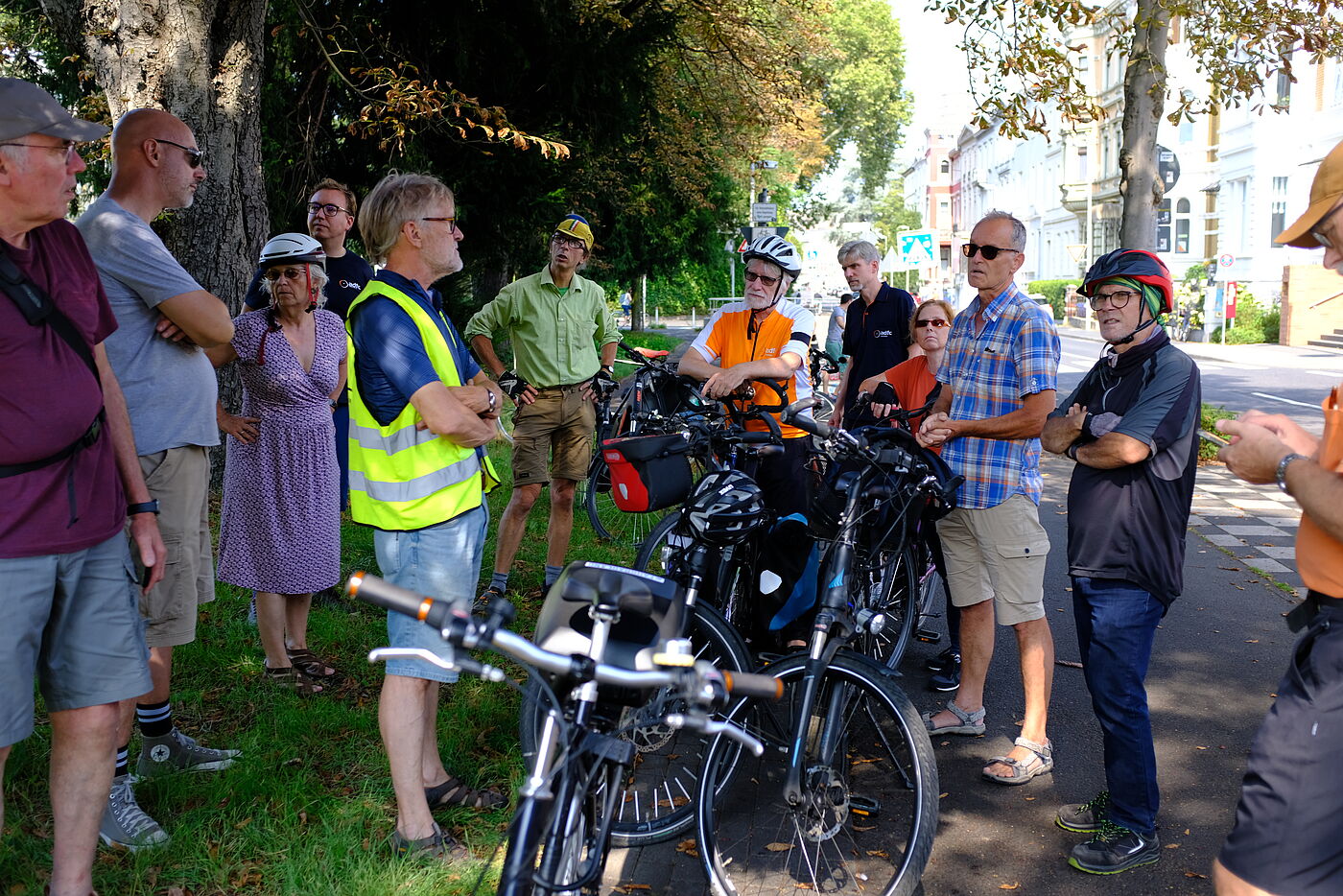 2024-08-Exkursion_Bonn_-_ADFC_NRW__10 Erste Station der Exkursion in Bonn war die Mobilstation in der Kaiserstraße.