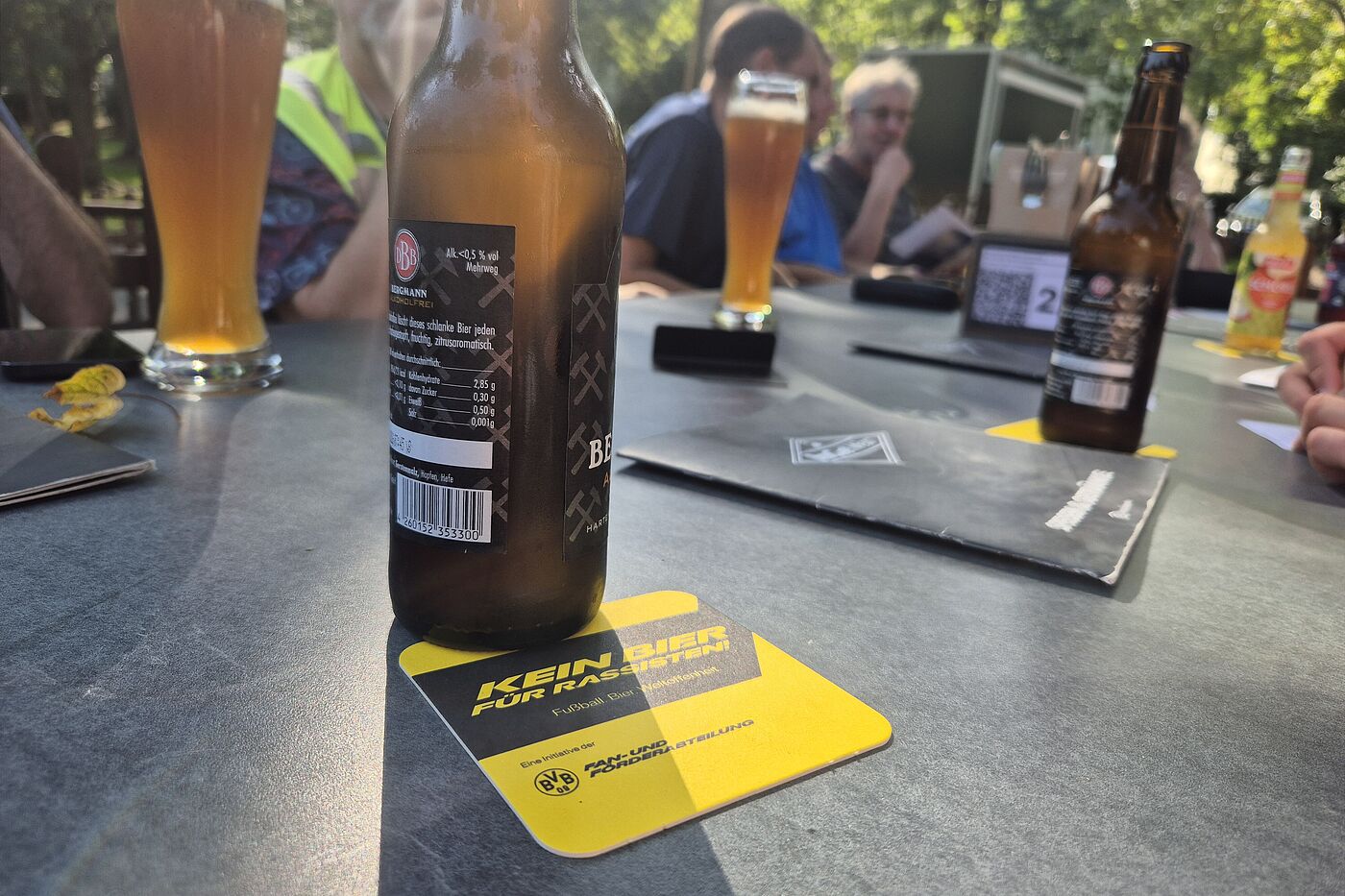 Bierdeckel: Kein Bier für Rassisten. 